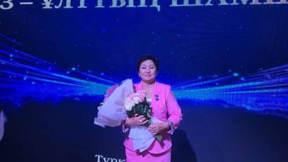 Білім биігінен көрінген шебер ұстаз шебер-педагог Қожахметова Салиха Сұлтанханқызы Түркістанда өткен облыстық іс-шарада 